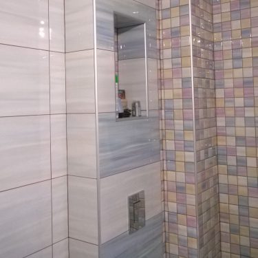 Укладка мозаики в ванной. Ремонт ванной комнаты под ключ. Сделано ООО 'Русстрой' г. Калуга'