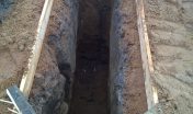 Копаем ямы для заливки бетонного фундамента