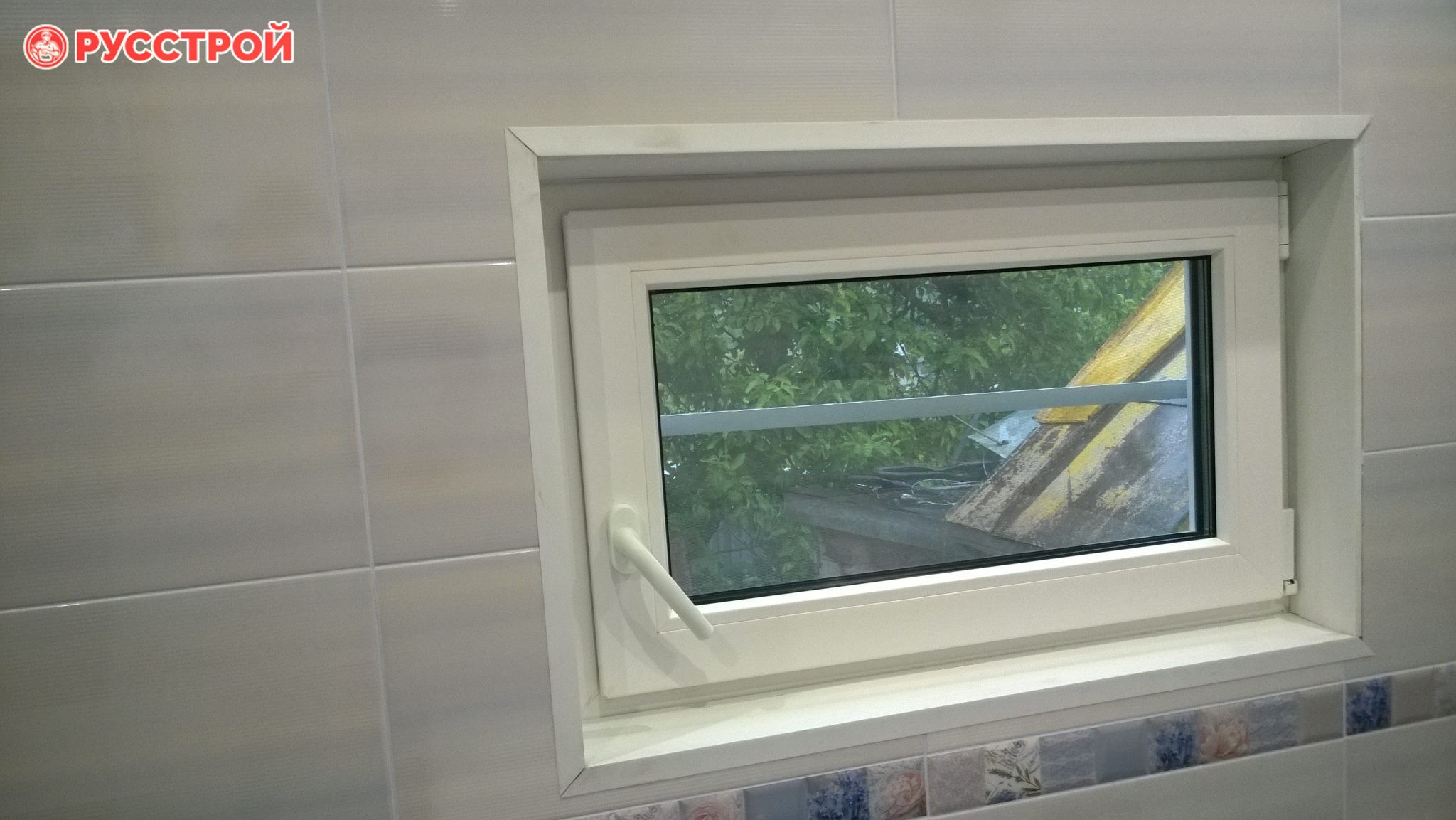 Prozor u kupaonici - prednost i nijanse dekor