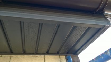 подшивка крыши вентилируемым софитом